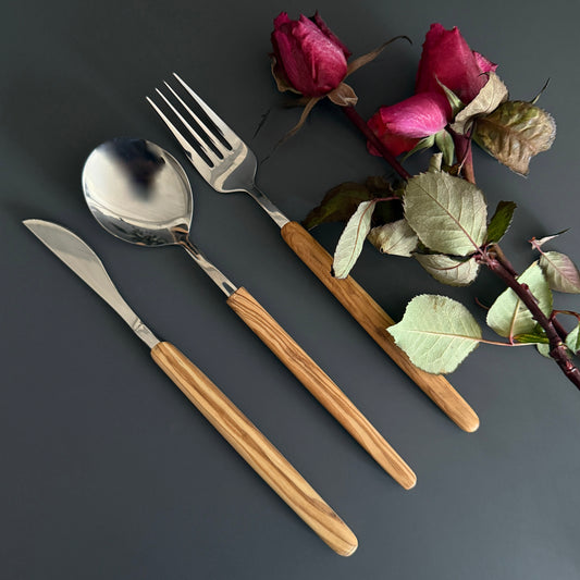 Zeytin Ağacı Saplı El Yapımı Çatal Kaşık Bıçak – 3’lü & 7’li Paslanmaz Çelik Set

